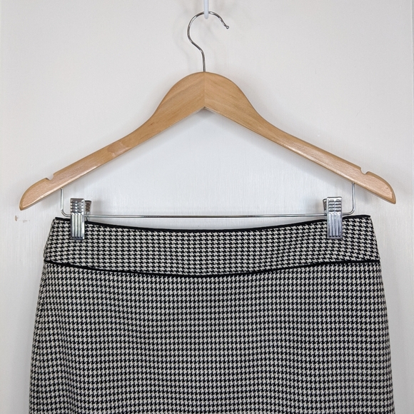 Banana Republic houndstooth skirt - size 6P - Picture 2 of 8